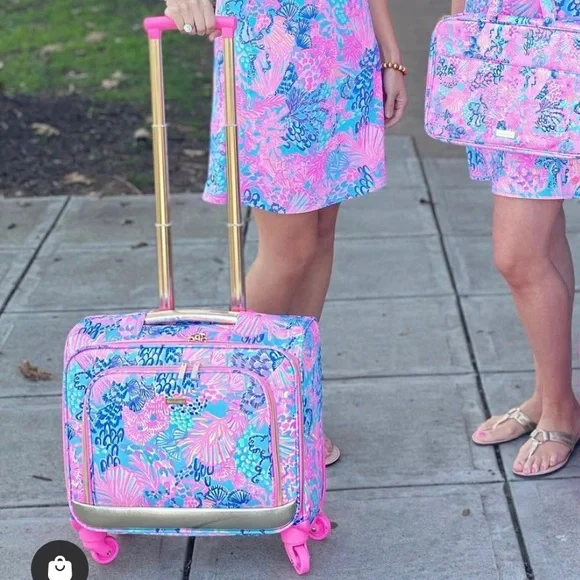 NEW Lilly Pulitzer Printed Under The Seat Carry On - Picture 9 of 16
